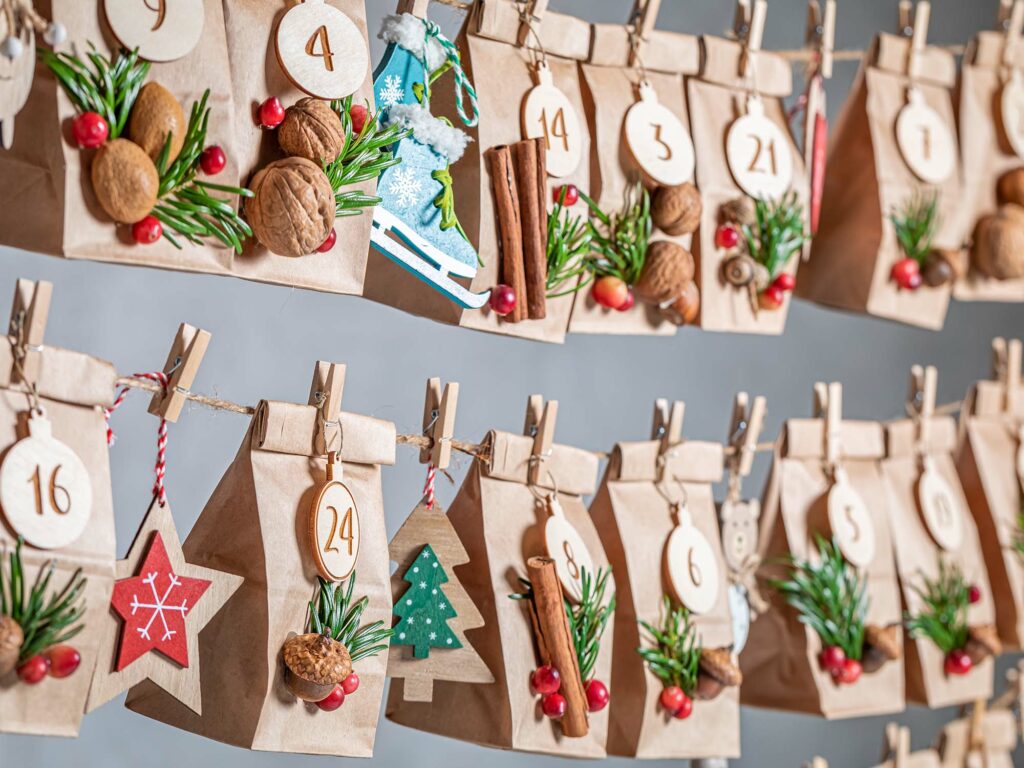Adventskaffee mit Damen und Gästen
